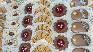 حلويات العيد 2020بعجينة وحدة ديري أربع أنواع مختلفة في الشكل و في الذوق علبة صغيرةمرغرين دارتلي 60حب youtube gingerbread cookies gingerbread chocolate