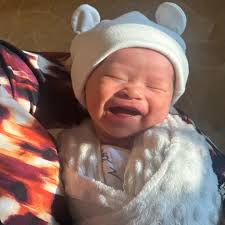 Happy 1 week to our little 🍑 she's crushing this being a baby thing 🍽️ 💩  😴 . . . . . . #newborn #baby #1week #wasian #freshie #babygirl