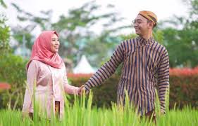 Indor photo studio prewedding adat jawa burhan rizza photo memo. 30 Foto Prewedding Islami Romantis Tapa Sentuhan