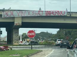 The match is a part of the brasileiro serie b. Faixa Bem Vindos Ao Inferno Foi Colocada No Trevo De Acesso Brusque A Itajai