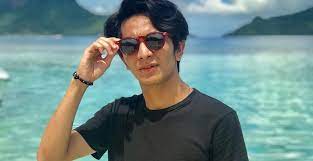 Untuk biodata penuh ahli lain kumpulan floor 88 boleh rujuk artikel sebelum ini. Biodata Ayie Elham Vokalis Kumpulan Floor 88 Azhan Co