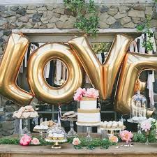 En ideas para bodas de oro os damos varias opciones para sorprender a la pareja que cumple cincuenta años de casados. Bodas De Oro Ideas Para Celebrarlas Por Todo Lo Alto