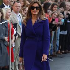 Mrs trump was spotted in the coat, which featured graffiti writing on the back with the words i really don't care do u?, as she boarded a plane. Melania Trump Purple Coat And Heels 2017 Popsugar Fashion