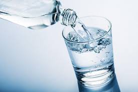 Drinking a lot of water isn't going to make you smarter, but there is a tiny bit of evidence to show that a mild dehydration can slightly impair mental function. I Drank Water On An Empty Stomach For A Month And Here S What Happened