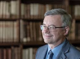 Alessandro Barbero e la scuola sotto attacco. "Intanto, io direi non dieci,  ma venti o venticinque anni fa: l'aggressione è cominciata allora. Le cause  sono: a livello immediato, la svolta a destra