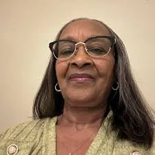 Kimberly Brownlee's Instagram, Twitter & Facebook