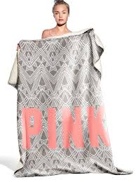 Pin By Ashlynn01 On Victoria S Secret Pink Outfits Victoria Secret Outfits Victoria Secret Pink