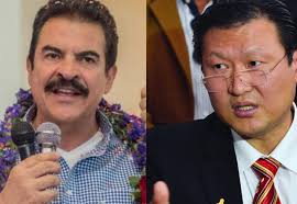 elecciones2025 𝐌𝐚𝐧𝐟𝐫𝐞𝐝 𝐲 𝐂𝐡𝐢 𝐥𝐢𝐝𝐞𝐫𝐚𝐧 𝐞𝐧𝐜𝐮𝐞𝐬𝐭𝐚  𝐫𝐞𝐚𝐥𝐢𝐳𝐚𝐝𝐚 𝐩𝐨𝐫 𝐥𝐚 𝐔𝐀𝐆𝐑𝐌 En un hipotético escenario  electoral, un grupo de docentes de la Universidad Autónoma Gabriel René  Moreno (UAGRM) de Santa Cruz y la