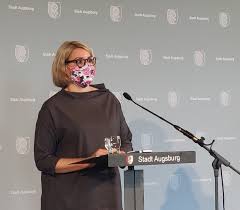 Die polizei berichtete von flaschenwürfen und tätlichen angriffen. Stadt Augsburg Diese Corona Massnahmen Gelten Ab Sofort Radio Schwaben