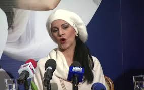 Angela Gheorghiu Isi Surprinde Din Nou Publicul Soprana A Lansat Un Album De Colinde Internationale Pentru Craciun Stirileprotv Ro Angela gheorghiu was born on september 7, 1965 in adjud, romania. angela gheorghiu isi surprinde din nou
