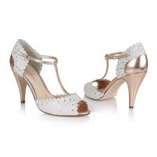 Ce qui est génial avec le rose poudré c'est qu'il va avec beaucoup de couleurs ! 1001 Idees Pour Une Chaussure Femme Pour Mariage Les Ornements