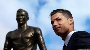 Statue of portugal and real madrid striker cristiano. Cristiano Ronaldo The Divisive Superstar Sports German Football And Major International Sports News Dw 10 01 2015
