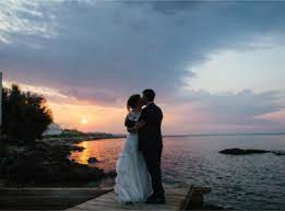 Come wedding planner, le consiglio per limitare i costi, di rivolgersi a fornitori della sua zona. Il Matrimonio Di Sera Sul Mare Lemienozze It