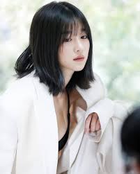 If we talk about the popular hairstyles for korean women then, short hairstyles will always be on the top of the list. Korean Celebrities With Not Too Short Medium Short Haircuts Girlstyle Singapore