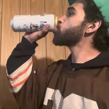 My dew for the afternoon. First time trying livewire, I love it. Reminds me  kind of sunkist orange pop with more of a punch. Definitely will be getting  more!