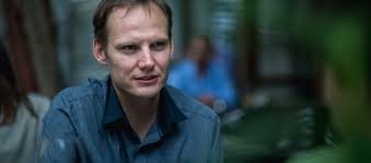 A humorista nem áll meg annál, hogy az egykori felcsúti gázszerelőből lett milliárdos hangját utánozva és kikarikírozva mondja el a nagy „bölcsességeket, még az oligarcha életéből vett példákkal is igyekszik megalapozni mondadóját. Kult Tudjatok Akinek Ad A Kormany Annak Adatik Meszaros Lorinc Nyari Gondolataival Jelentkezett Bodocs Tibor Hvg Hu