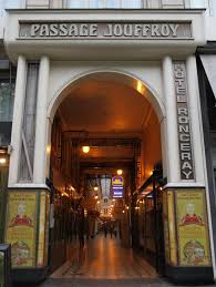 Passage Jouffroy 9eme Metro Grands Boulevards Et Richelieu Drouot Ligne 8 Et 9 Galerie Vivienne Le Caire Bourse De Paris