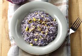 Rice soup with red cabbage. Riso Integrale Con Cavolo Viola E Pistacchi Casa Di Vita