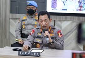 Aksi itu diduga terjadi lantaran teroris menyerang kompleks mabes. D6gwel48nuitpm