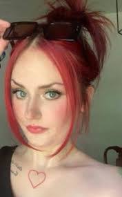 Karyn Ray's Instagram, Twitter & Facebook