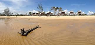 Perjalanan melalui darat akan menjadi pengalaman yang tak akan terlupakan bagi anda. Pantai Ujung Pandaran Gotravelly