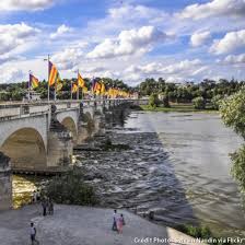 Tours La Ville Aux Deux Cœurs Tours Tourisme Regions Francaises