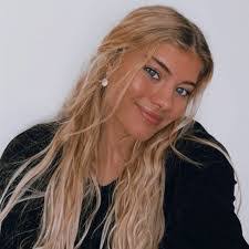 Lucy Singleton's Instagram, Twitter & Facebook