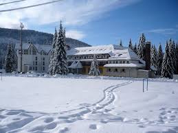 Este situată în județul bihor, în munții vlădeasa, la circa 70 km de oradea pe dn 76 dealul muncelului este la est de stâna de vale, iar din vârful poeni poți coborî pe potecă la stâna de vale. Yo5osf Callsign Lookup By Qrz Ham Radio