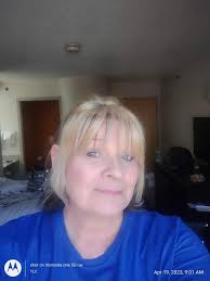 I am 58 and this is my 2nd order. I absolutely love Lanera, it hides all of  my wrinkles and age spots. It doesn't "cake up"