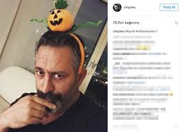 Cem yılmaz, sahnede şebnem ferah'ın sil baştan şarkısını söylerken, şallı yılmaz'ı öpücüklere boğdu. Cem Yilmaz Ebru Salli Iliskisi Devam Ediyormus