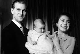 Elizabeth ii), полное имя — елизаве́та алекса́ндра мари́я (англ. Koroleva Elizaveta Ii I Princ Filipp Otmechayut 73 Yu Godovshinu Svadby Istoriya Ih Neveroyatnoj Lyubvi Karavan