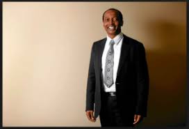 Chez les riches, un homme qui s'amuse fait des bêtises. Recevoir Argent 2021 11 Riches Millionnaires Qui Donnent Credit Argent