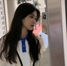 深圳校服意外“出圈”，女高中生穿后清纯动人，这又是谁的白月光_设计_青春_校园