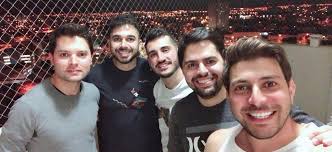 His music takes you on a journey to a different culture. Caio Afiune O Anapolino Confinado Na Casa Mais Vigiada Do Brasil Contexto