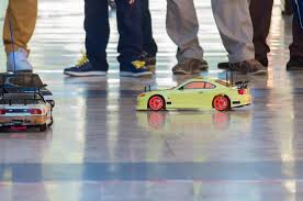 Spray the paint onto the car, using horizontal strokes. Rc Body Painting Tips Using Spray Paint