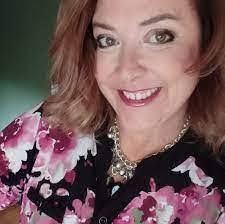 Lisa Syms's Instagram, Twitter & Facebook