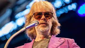 1 day ago · helge schneider is known for his keen sense of humor, but at a concert in augsburg, the artist put an end to lustig. Helge Schneider Bricht Konzert Ab B Z Berlin