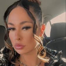 Shelby Hammond's Instagram, Twitter & Facebook