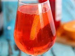 Spritz Le Celebre Cocktail Italien A L Aperol Recette Ptitchef Recette Cocktail Italien Spritz Cuisine Et Boissons