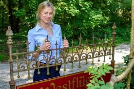 She was the winner of the first. Larissa Marolt Steigt Bei Sturm Der Liebe Ein
