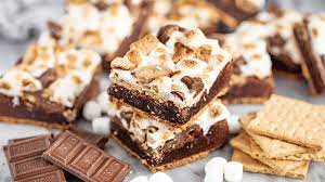 Lay graham crackers all along the bottom of the dish. How To Make The Best S Mores Brownies Youtube