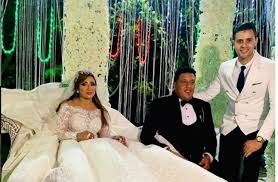 .في الدبر وأنا طبعا أرفض وبشدة وتستمر الحياة بشكل بارد وعديم المعني ولا يوجد بيننا أي حوار أو أي فعاليات من المفترض أن تكون بين المرء وزوجته وما يحزنني رغبتي بأن ينشأ. Ø¥Ø·Ù„Ø§Ù„Ø© Ø¬Ø¯ÙŠØ¯Ø© Ù„Ø²ÙˆØ¬Ø© Ø­Ù…Ùˆ Ø¨ÙŠÙƒØ§ ÙÙŠ Ø­ÙÙ„ Ø²ÙØ§ÙÙ‡Ø§ ÙˆØ§Ù„Ù…ØµÙ…Ù… Ø³Ø¹Ø±Ù‡Ø§ Ø¹Ø§Ù„ÙŠ Ø£ÙˆÙŠ Ø§Ù„Ù…Ø±Ø£Ø©