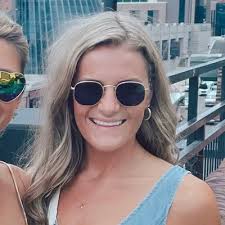 Melanie Coles (@MelanieeColes)