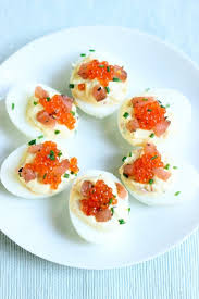 œufs Mimosa Au Saumon Fume Elle Mijote Quelque Chose Recette Oeufs Mimosa Recette Saumon Fume Oeuf Mimosa
