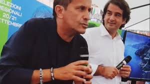 Voir plus d'idées sur le thème rire. Covid Contagi Al Comitato Fitto Incontri Senza Mascherina E Strette Di Mano Anche Uccio De Santis E Positivo News Coronavirus