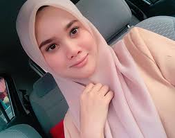 Yuk cari tahu jawabannya dalam artikel finansialku berikut ini. Rezeki Gambar Cikgu Cantik Malaysia Tular Di Internet
