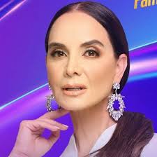 Y como en todos los realities, el primer día todo es amor y paz, así anoche  tras la entrada a la villa, cotorreo, brindis y puros buenos deseos,  peeeeerrrooooooo... ¿Creen que en