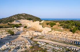 Patara antik kenti, kaş'a 42 kilometre uzaklıkta bulunan likya birliğine üye olan en eski yerleşimlerden biridir. Patara Turkey