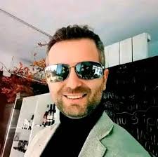 ka fjale qe kudo neper bote jane universale e kuptohen nga te gjithe sado e  ndryshme te jete kombesia. Ato jane nderi, respekti dhe dashuria. prsh