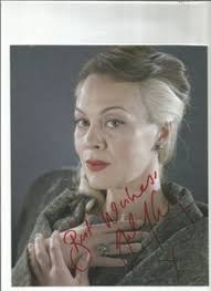 Helen mccrory — the actress who starred as narcissa malfoy in the harry potter film series as well as polly gray in peaky blinders — has died from cancer. Lot Art Helen Mccrory Signed 10x8 Colour Photo As Mrs Malfoy In Harry Potter Good Condition All Signed Pieces Come With A Certificate